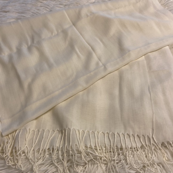 Women’s Scarf Brand New length 65” wide 26” color white/off see all photos - Picture 11 of 12